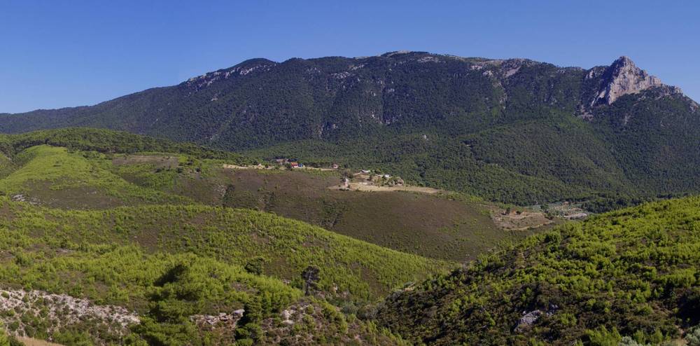 φωτογραφία Γερανείων ορων https://www.topoguide.gr/mountains/attiki/hiking_on_geraneia.php